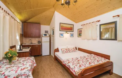 Stylish Bungalow for Three Hotel a 