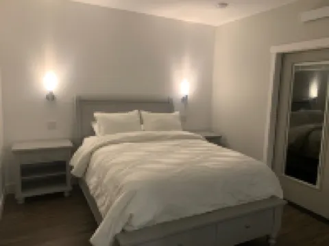 Modern and Elegant 3-bedroom townhome with WiFi, AC in enjoyable Juneau