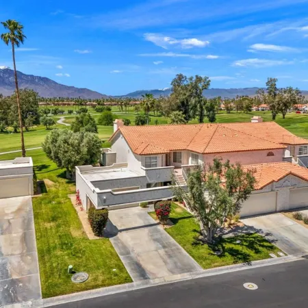 Fairway-view 3 Bedroom Condo in Palm Desert