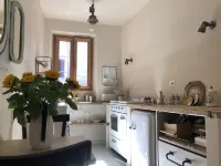 Macaroon, A Sweet Sweet Home