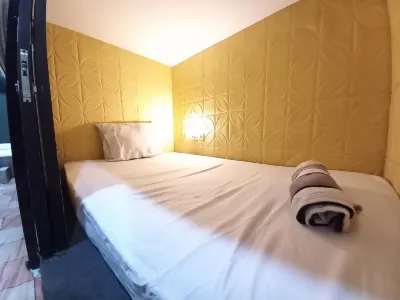RedDoorz at Luxury Homestay Near Aloha Waru Surabaya Các khách sạn ở Gedangan