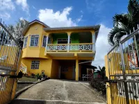 Perfect  getaway with amazing sunsets, 5 min walk from the Beach. Pet friendly! Hotels in 