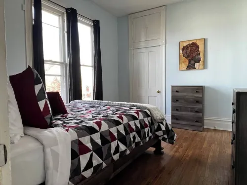 Charming 1-bedroom apartment with WiFi, AC in fabulous Huntington