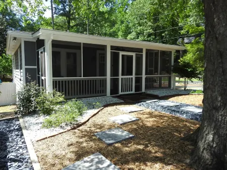 Stylish Retreat w/ Fire Pit & Porch Отели в г. Розуэлл