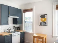 Cozy 2 bdrm Newburgh apartment with private parking Hotels in Newburgh