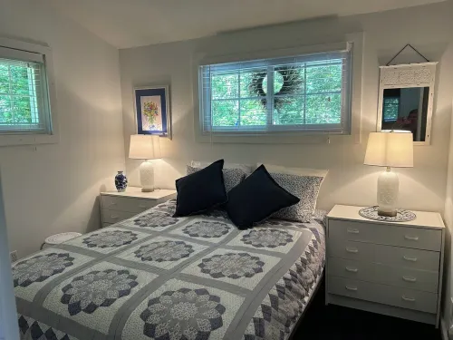 Charming North Fork Beach Cottage Hotel di Peconic