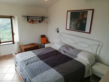 Typical Ligurian house on two floors with a beautiful view over Levanto valley