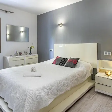 Apt. Franca, near the beach. 300 m, Pool, Wifi, A/C Terrasse and private garden