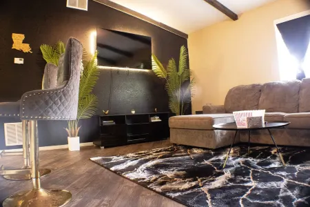 Near Fort Polk • Pool • Gym • Shopping • Golf