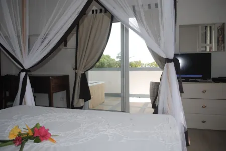 RESIDENCE DE LA BAIE, FEEL AT HOME WITH THE SERVICES OF A HOTEL