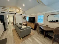 Tiny house monthly rental with small office in central North Charleston with AC