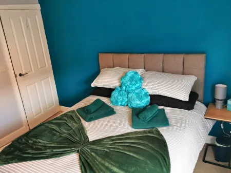 Relaxing home close to Worcester City Centre. Ideal for short or long stays