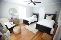 Charming 3-bedroom house in delightful Castalia with WiFi, AC
