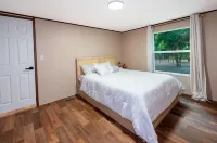 Charming retreat with fire pit, games, and space for up to 5 guests. Book today.