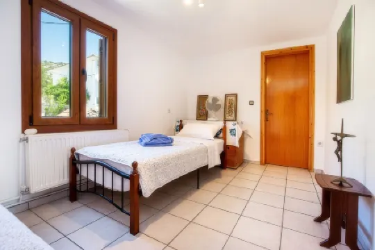 Historic stone house with charm in Theologos - plenty of space & village idyll