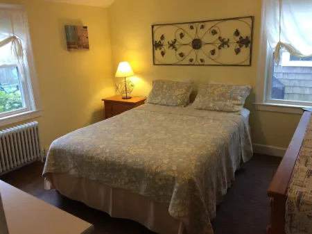 Charming Home with Guest House, Fantastic Location, AC, Outdoor Shower