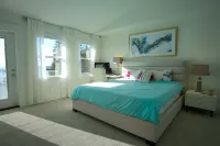 Designer Zen Villa, Premium Coquitlam Stay, Near Nature, Minutes to Transit