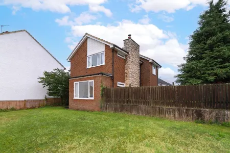 Sittingbourne Lodge with 4 free parking Отели в г. Ситтингбурн