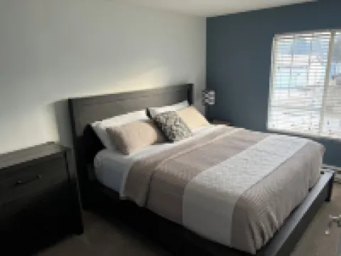 Cozy Okoboji Lake House, 2 blocks from attractions 阿諾茲帕克酒店