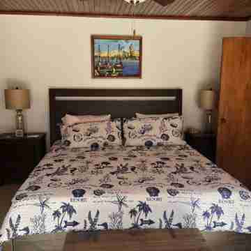 Delightful centrally located Simpson Bay Yacht Club condo. Rooms