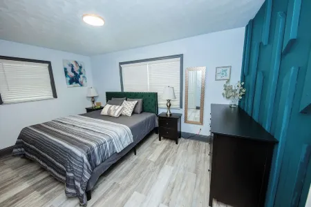 Beautiful Retreat Haven/ 7 miles to beach