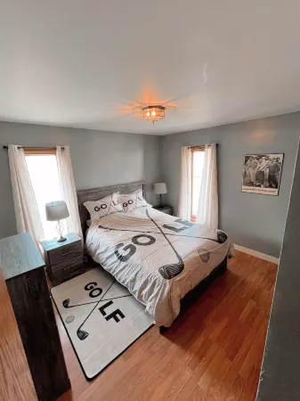 Charming 4-bedroom house located on Deer Run Golf Course. Perfect location!!!! Отели в г. Calumet County