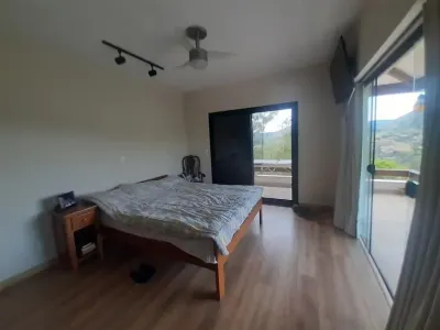 Casa de Campo no Alto da Montanha com Vista Privilegiada Condomínio em Amparo SP Hotels near Largo São Benedicto - Centro, Amparo - SP