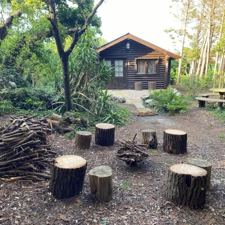 Cabaña de Ensueño en el Bosque y Junto al Mar. Ideal Pareja ,dos Niños y Mascota