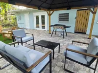 Cozy 2-bedroom house in enjoyable New Smyrna/ Edgewater with AC, WiFi Hotels in Edgewater