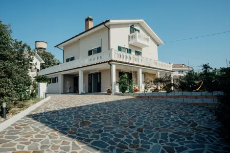 Di Luzio Holiday House