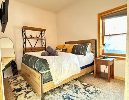 Peaceful 2-bedroom apartment - dogs welcome