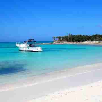 Breezy, eco-friendly, with pool and lagoon view Fitness & Recreational Facilities