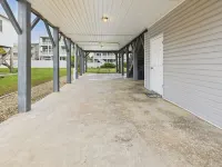 Hangin' at Holden: Ocean View, Pet-Friendly, 3BR/3BA Beach Home Steps from Sand Hôtels à : Lockwoods Folly