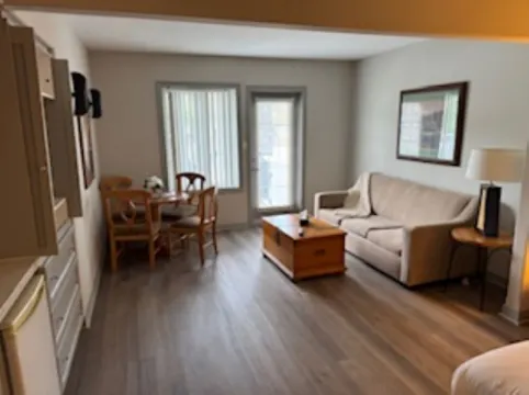 Oasis Family Cottage-GetawaysHome in Shanty Bay, ON