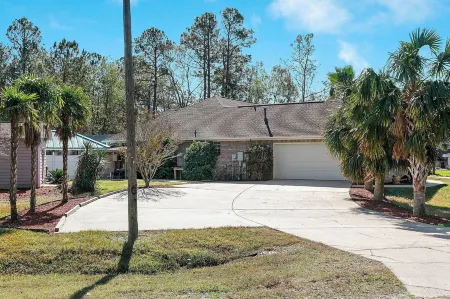 Happy Ours Отели рядом с достопримечательностью «Michael Kors Outlet»