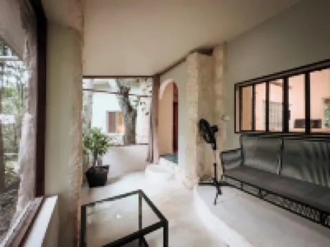 Private casita in lush jungle oasis with a/c, pool, gym, fiber wifi and laundry