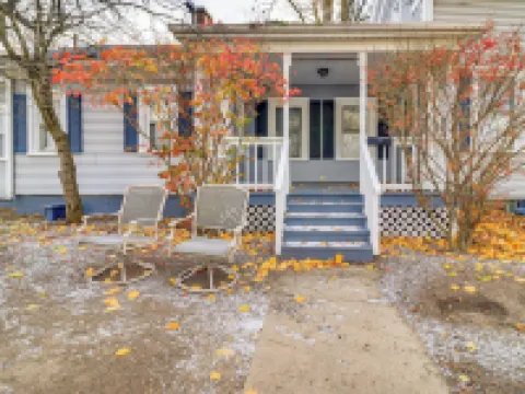 1 Block to Downtown Adrian: Spacious Home! Hotéis em Adrian