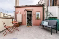 enJoy Home - Attic Room in Lords' Square