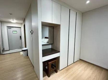 Charming Spacious Apartment in Clark Freeport Zone with Kitchenette & Balcony