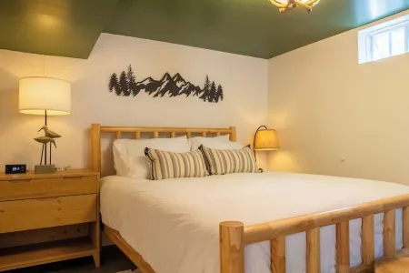 Spacious 4-bedroom house with plenty of amenities in Downtown Albany