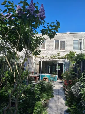 Comfortable home close to train station and Amsterdam Hoteles en 