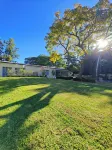 Luxury House into Nature in Sandton, peaceful place with full of greens