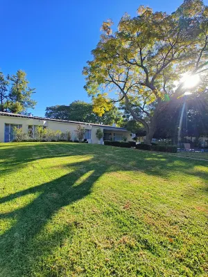 Luxury Cottage into Nature in Sandton, peaceful place with full of nature