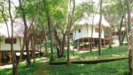 Tuani Lodge-off grid eco Casitas close to the beach