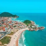 House with swimming pool on the seafront. Air conditioning and TV in all rooms.