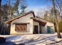 Serene Japanese traditional crafted farmhouse acres of woodland. Hotels in Rochester