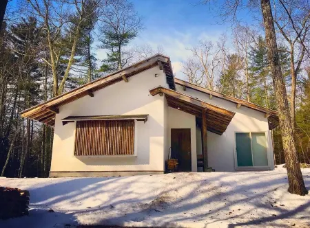 Serene Japanese traditional crafted farmhouse acres of woodland.