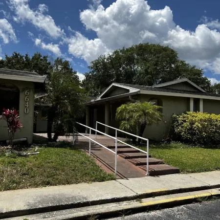 Cozy,comfy and clean 2 bedroom/one bath apartment