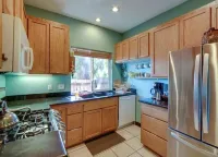 Stylish, Eclectic two bedroom Retreat Near Downtown & Redwood