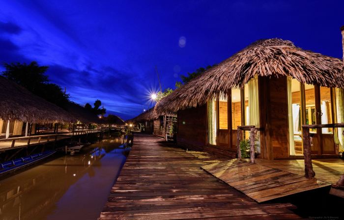 ท่าเรือปากประ บ้านต้นลำพู